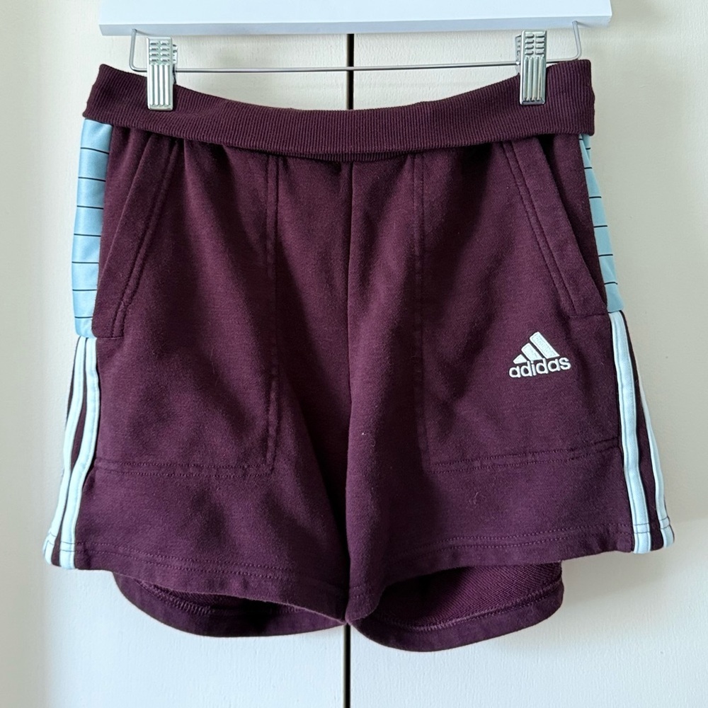 Adidas Football Tiro striped side panel shorts in burgundy red & light blue 🩵 - Picture 3 of 8
